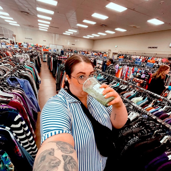 Meet your Posher, Taylor - Picture 2 of 3